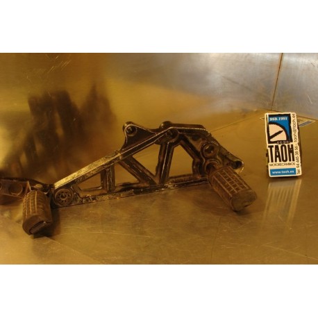 Reposapie delantero derecho Honda VF 500 FII