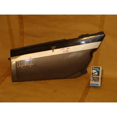 Bajo asiento derecha Kawasaki GPX 600 R