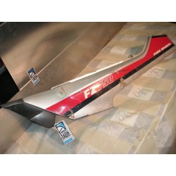 Tapa bajo asiento izquierda Yamaha FZ 750 1985