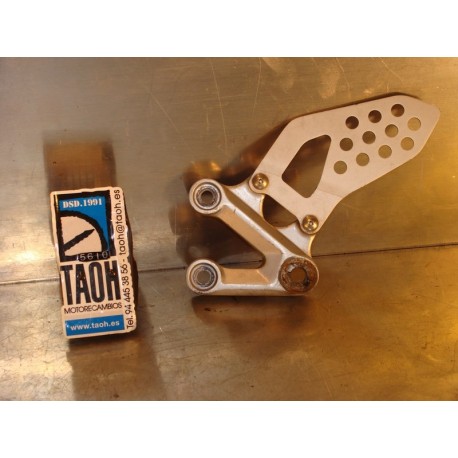 Soporte reposapies delantero izquierdo Suzuki GSX-R 600 2005