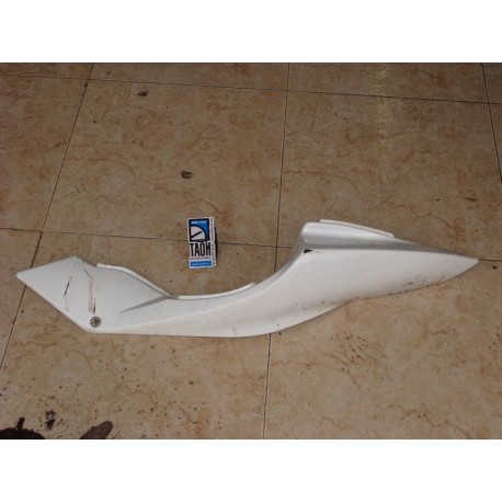 Bajo asiento izquierda Hyosung GT 650 Comet 2010