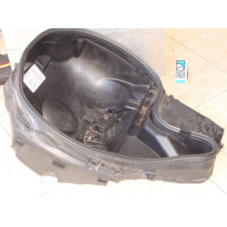 Cajon bajo asiento Suzuki Burgman 125 2011