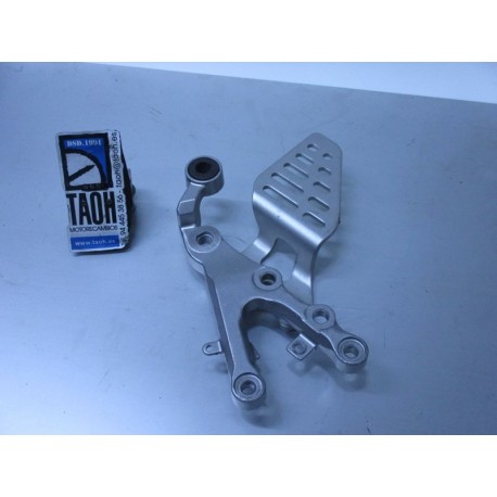 Soporte reposapies delantero derecho Yamaha YZF-R6 2008