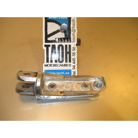 Reposapie delantero derecho Suzuki GSR 600