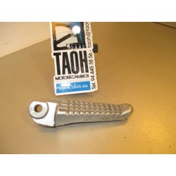 Reposapie trasero izquierdo Suzuki