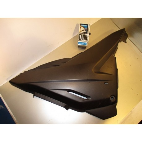 Bajo asiento derecha Honda CBF 125 2015