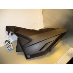 Bajo asiento izquierda Honda CBF 125 2015