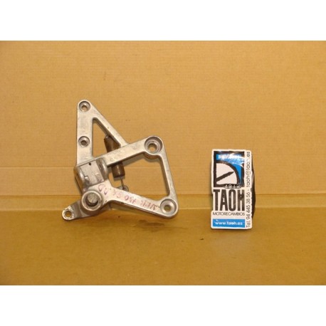 Soporte reposapie delantero derecho Honda VFR 750 F 1988