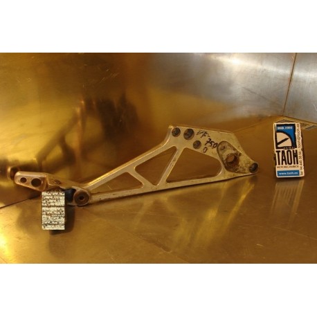 Soporte reposapie derecho Honda VF 750 F