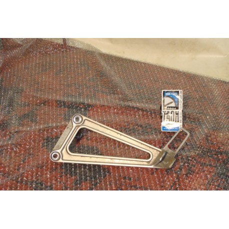 Soporte reposapies trasero izquierdo Honda Dominator NX 650 1989