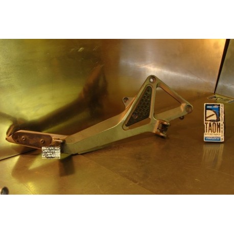 Soporte reposapie derecho Honda Hornet CB600F 2001