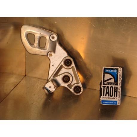 Soporte reposapie delantero derecho Suzuki Hayabusa 1300