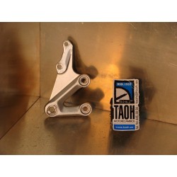 Soporte reposapie delantero derecho Suzuki GSX-R 600 2005
