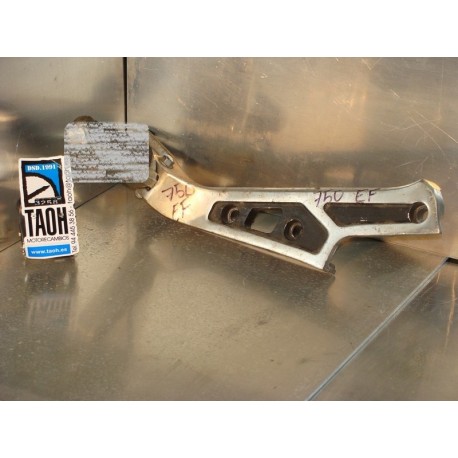 Soporte reposapie trasero derecho Suzuki GSX 750 EF