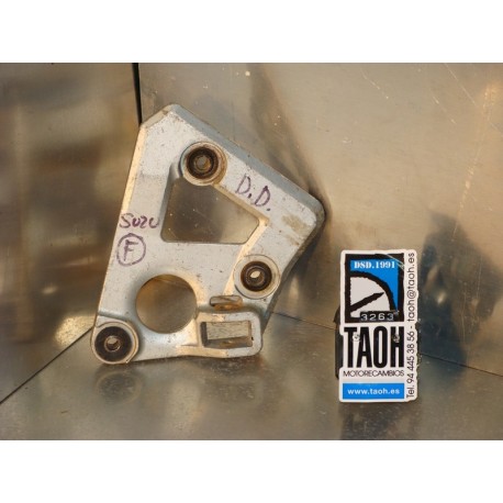 Soporte reposapie delantero derecho Suzuki GSX-F 750 1989-1997