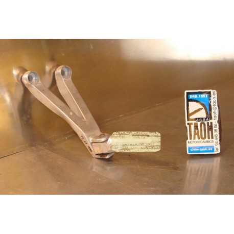 Soporte reposapie trasero izquierdo Honda CBR 900 RR 2000