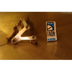 Soporte reposapie delantero derecho Honda CBR 900 RR 2000