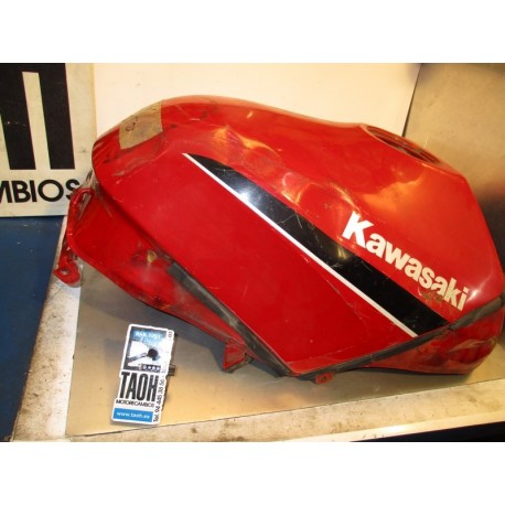 Deposito Kawasaki GPX 750 R