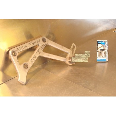 Soporte reposapie trasero izquierdo Africa Twin 650