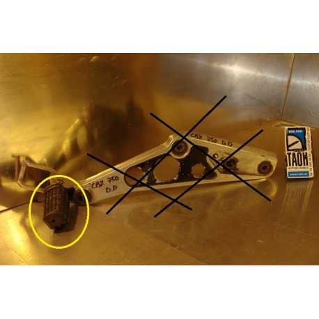 Reposapie trasero derecho Honda CBX 750 F