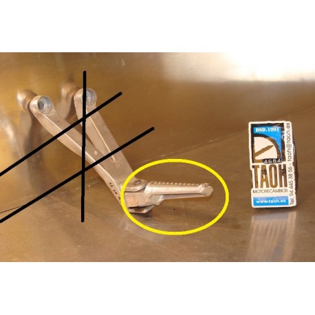 Reposapie trasero izquierdo Honda CBR / VFR