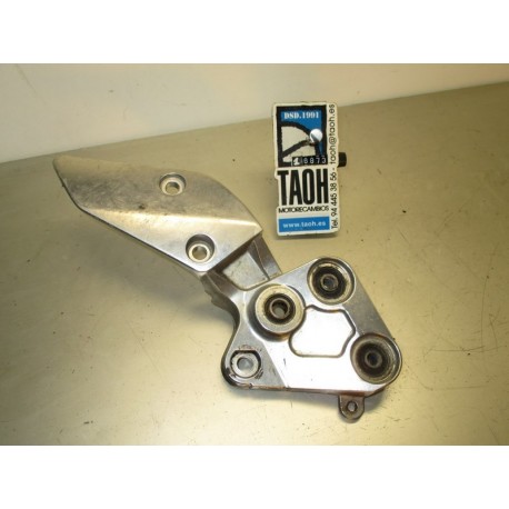 Soporte reposapie delantero derecho Yamaha FZS 1000 Fazer 2005