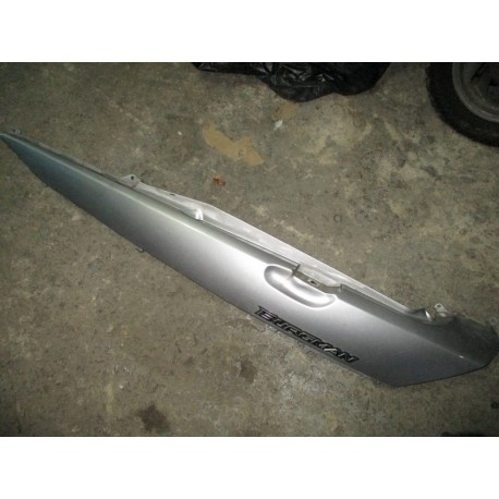 Bajo asiento izquierda Suzuki Burgman 250 2005