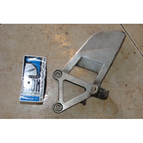 Soporte reposapies delantero izquierdo Honda VFR 750 F 1991