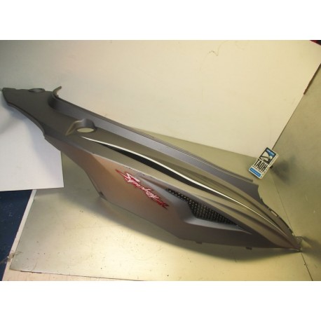 Bajo asiento derecha SYM Symphony 125 SR 2018