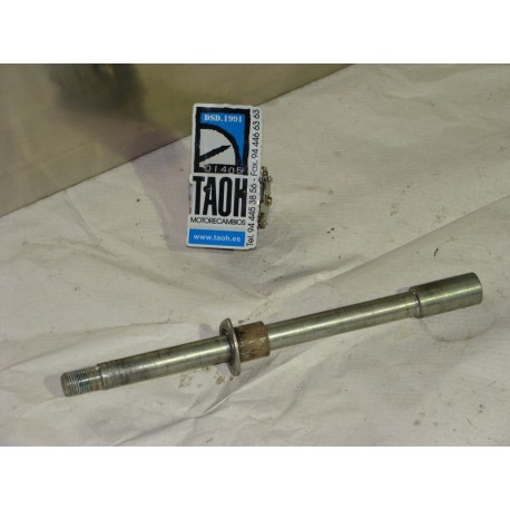 Eje delantero Suzuki RF 600 Ø17mms