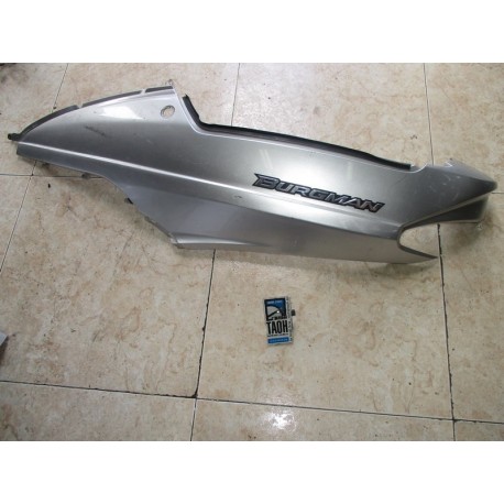 Bajo asiento izquierda Suzuki Burgman 250 2000