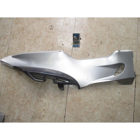 Lateral derecho bajo pies Suzuki Burgman 250 2000