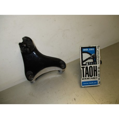 Soporte reposapie delantero derecho Harley Davidson Sporster 883/1200
