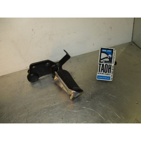 Soporte y reposapie delantero derecho Suzuki V-Strom 650 2018