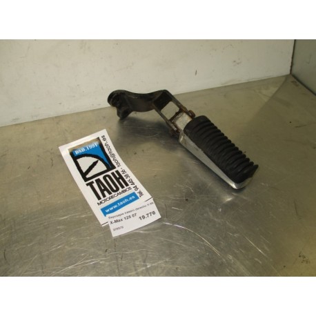 Reposapie trasero derecho Yamaha X-Max 125 2007