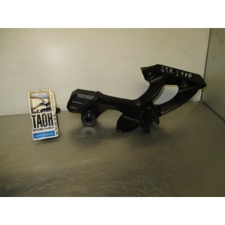 Soporte reposapie trasero derecho Kawasaki GTR 1400 2007