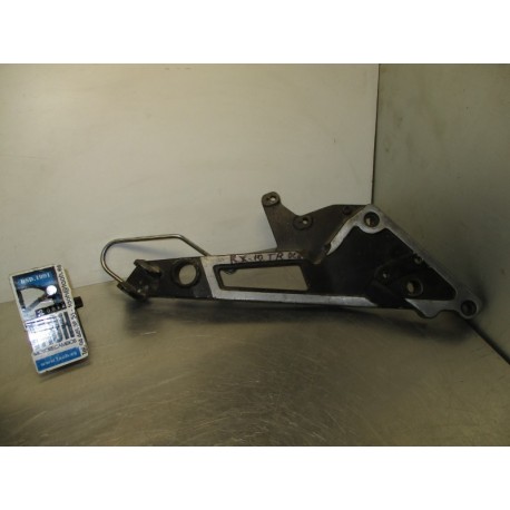 Soporte reposapie derecho Kawasaki GPZ 1000 RX