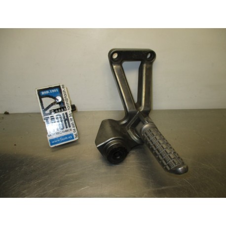 Soporte y reposapie trasero derecho Kawasaki ZX6 R 1995