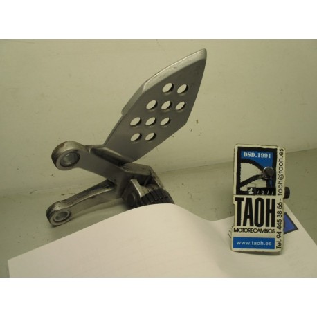 Soporte reposapie delantero izquierdo GT 125/250/650