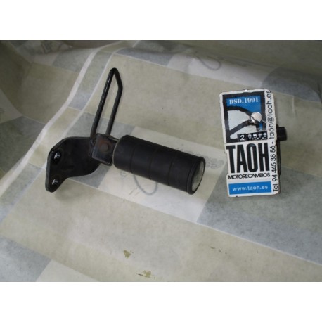 Soporte y reposapie trasero derecho Suzuki Volusia 800