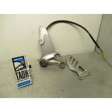 Soporte reposapie delantero derecho Suzuki GSX-R 600 2006-2010