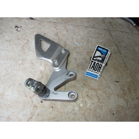 Soporte reposapie delantero derecho Suzuki GSX-R 750 1998