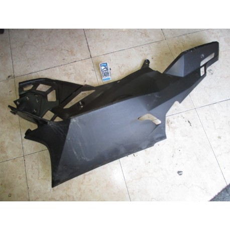 Lateral izquierdo bajo pies C 650 GT 13