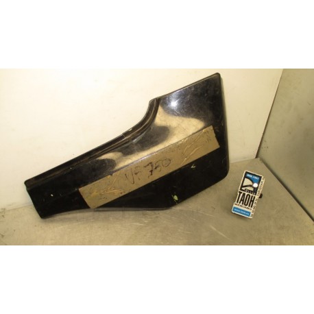 Bajo asiento derecha VF 750 F 84