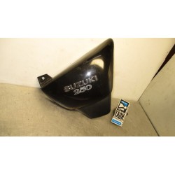 Tapa bajo asiento derecha Suzuki Marauder 250
