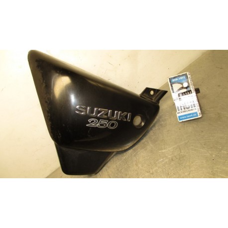 Bajo asiento izquierda Suzuki Marauder 250 
