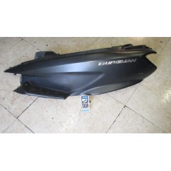 Tapa bajo asiento izquierda Suzuki Burgman 125 2015