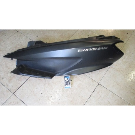 Tapa bajo asiento izquierda Suzuki Burgman 125 2015