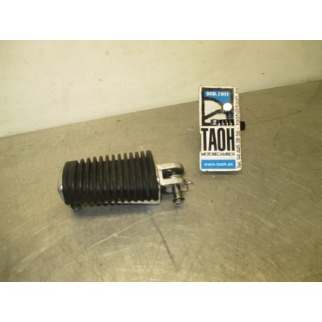 Reposapie delantero izquierdo Suzuki Marauder 800 2007