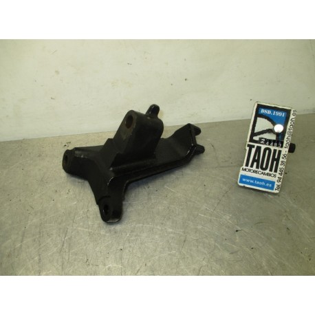 Soporte reposapie delantero derecho Suzuki Marauder 800 2007